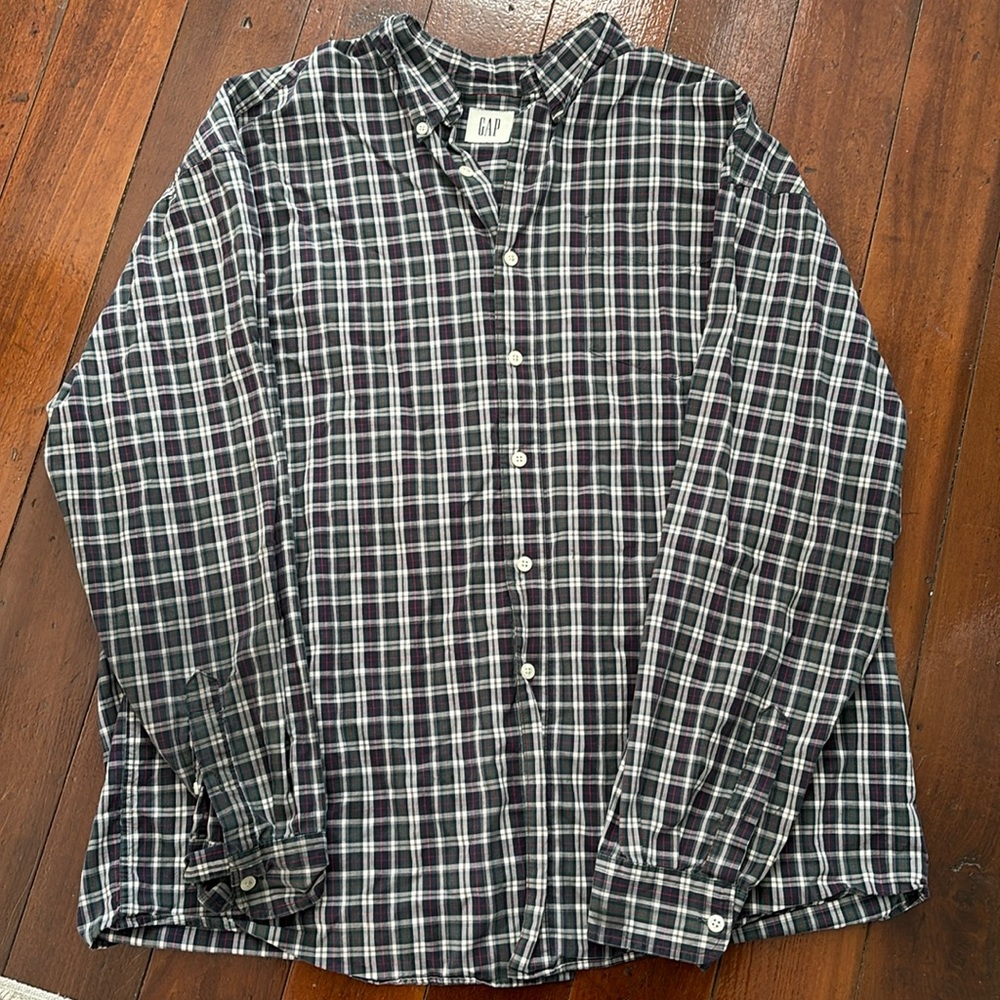 Men’s Gap Button Up Shirt